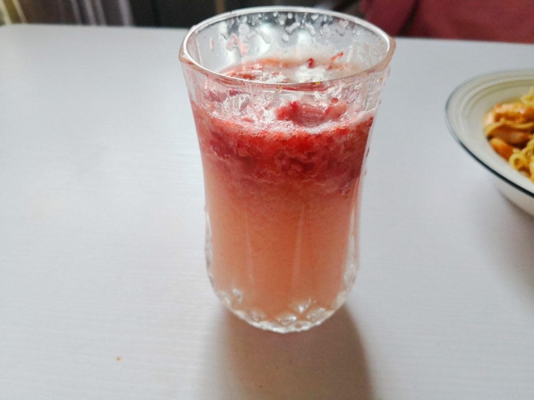 网红饮品～草莓雪碧养乐多