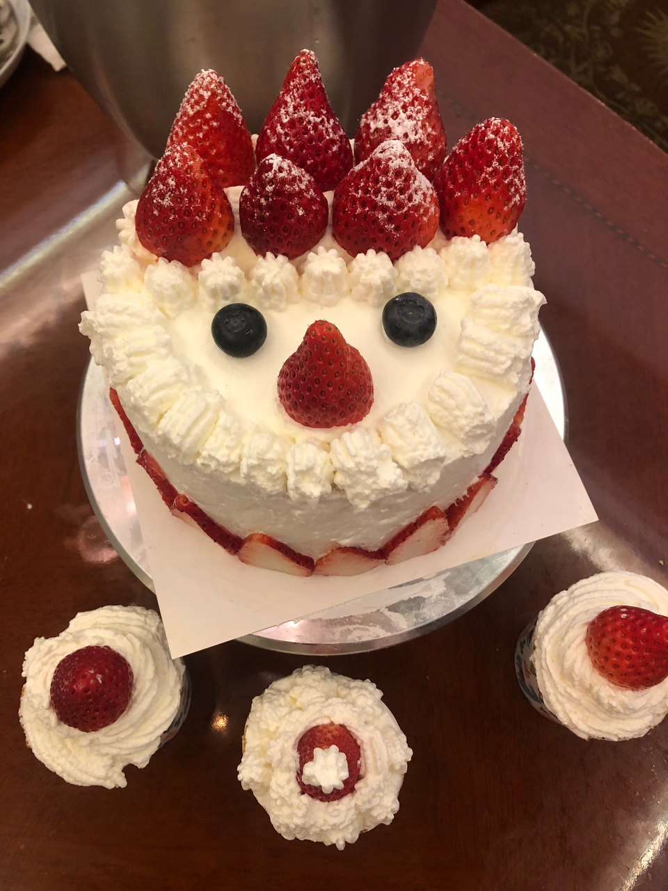 圣诞老人草莓蛋糕