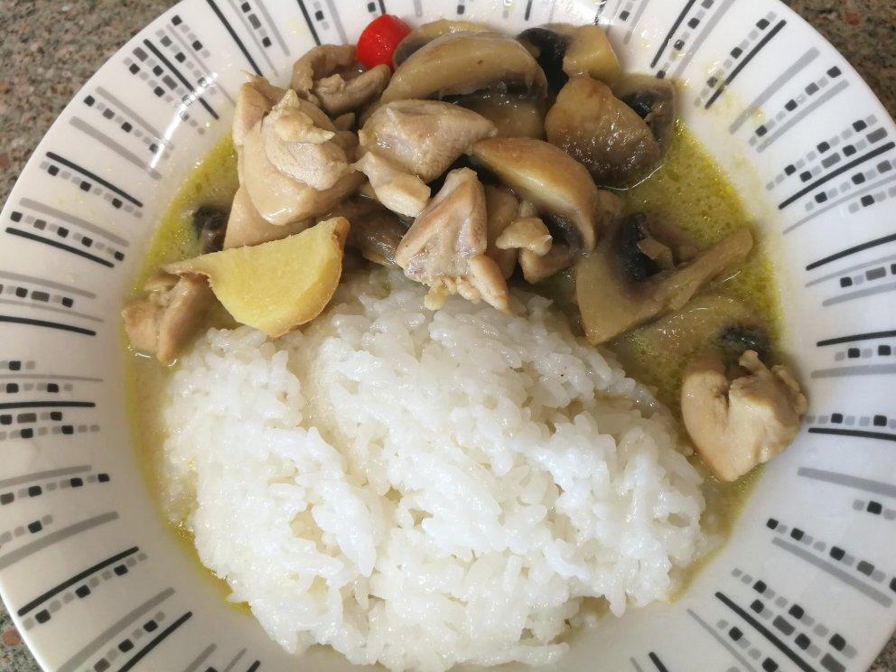 绿咖喱蘑菇鸡