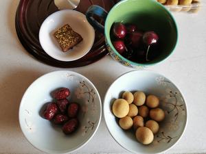 红枣桂圆樱桃甜汤的做法 步骤1