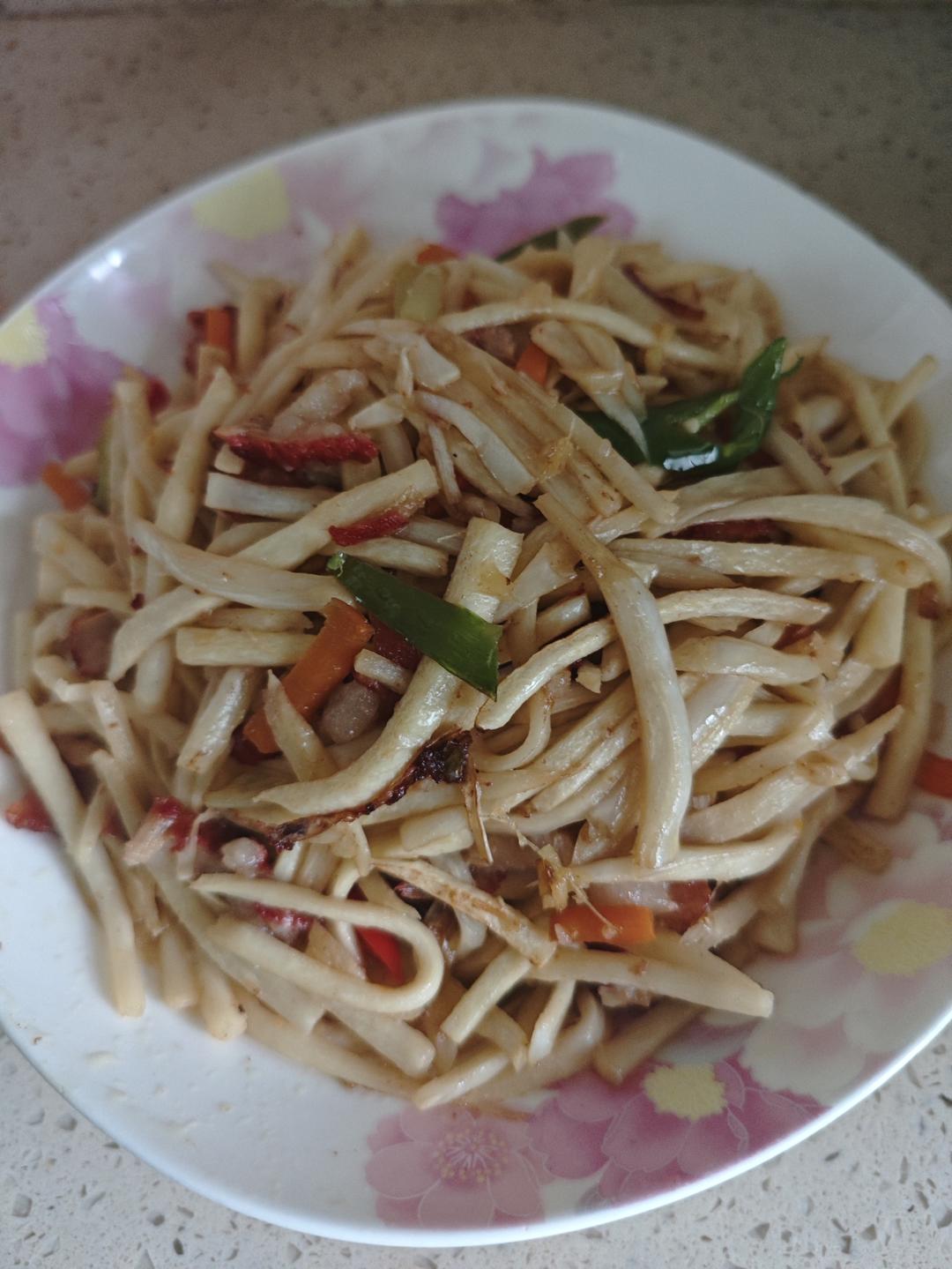 茭白这样做百吃不厌，茭白炒肉