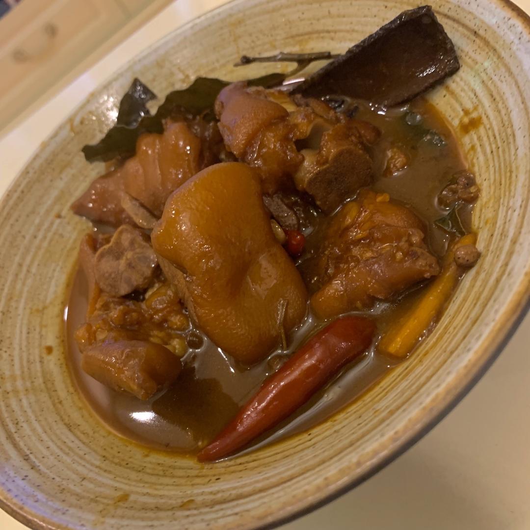 美味的家常菜：红烧猪蹄