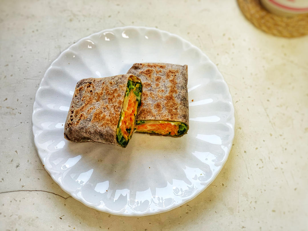 全麦墨西哥鸡肉蔬菜卷饼