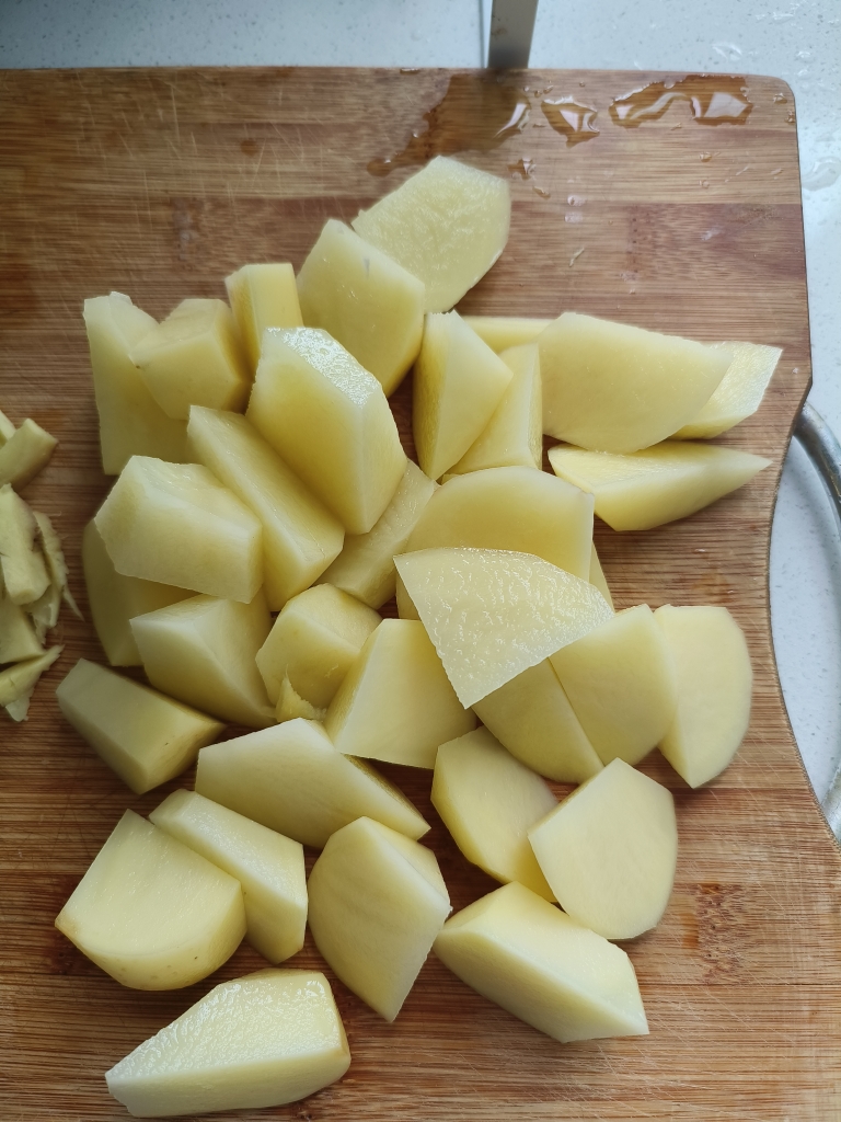 土豆炖排骨的做法 步骤3