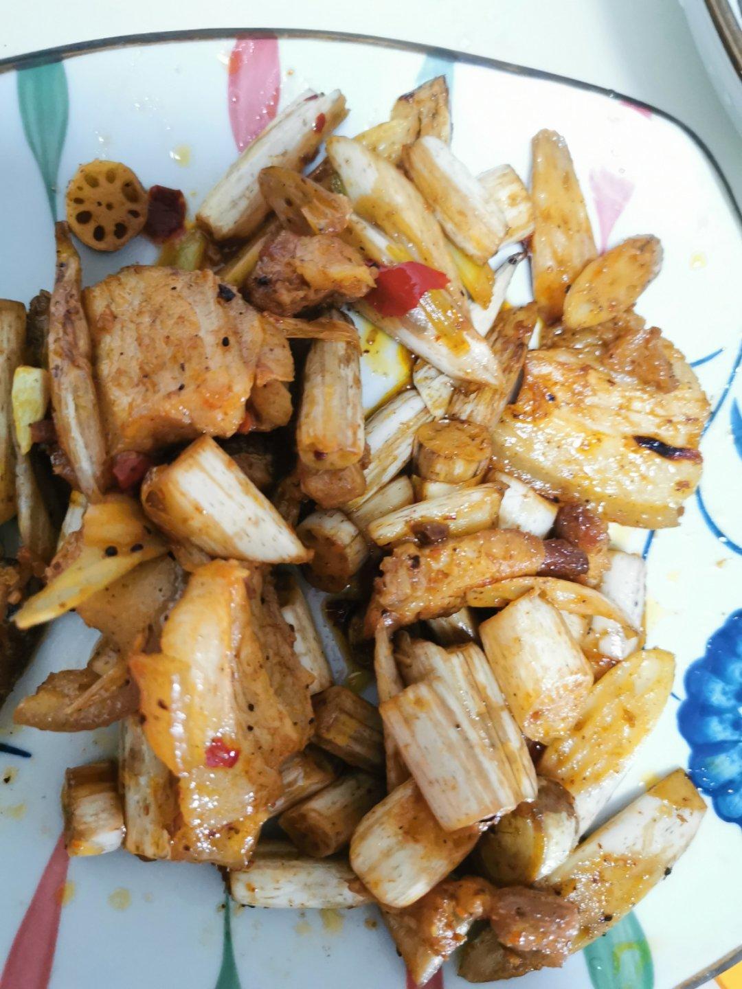 回锅肉炒藕尖(藕尖含铁量是菠菜的二十多倍)