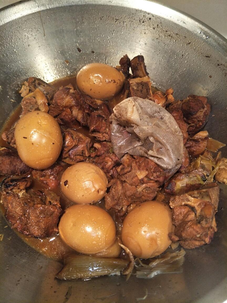 炖骨头卤鸡蛋
