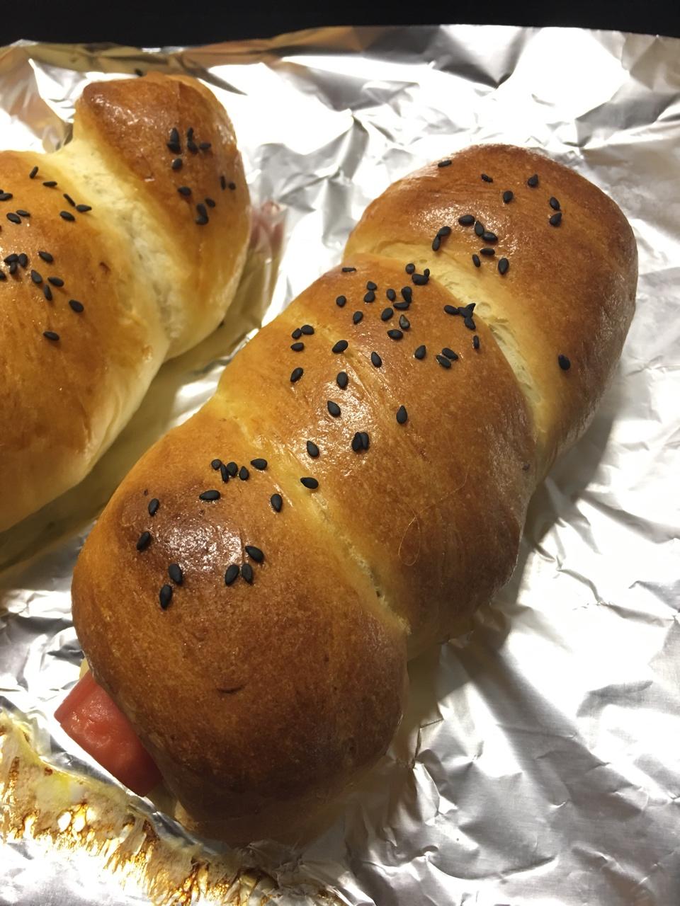 yjyrain1019做的热狗面包卷