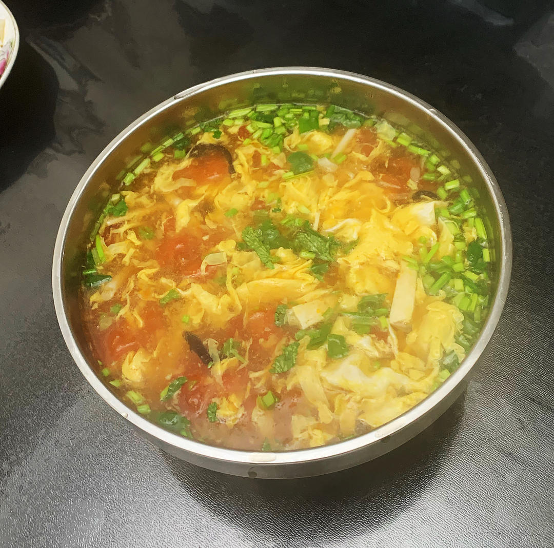 天冷我家最爱喝的一道营养汤菜，做法简单，汤鲜味美，暖身又开胃