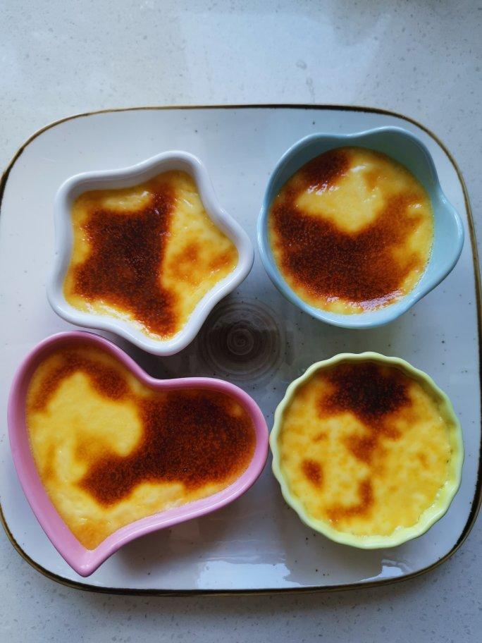 Crèmebrulée。法式烤布雷。焦糖布丁。