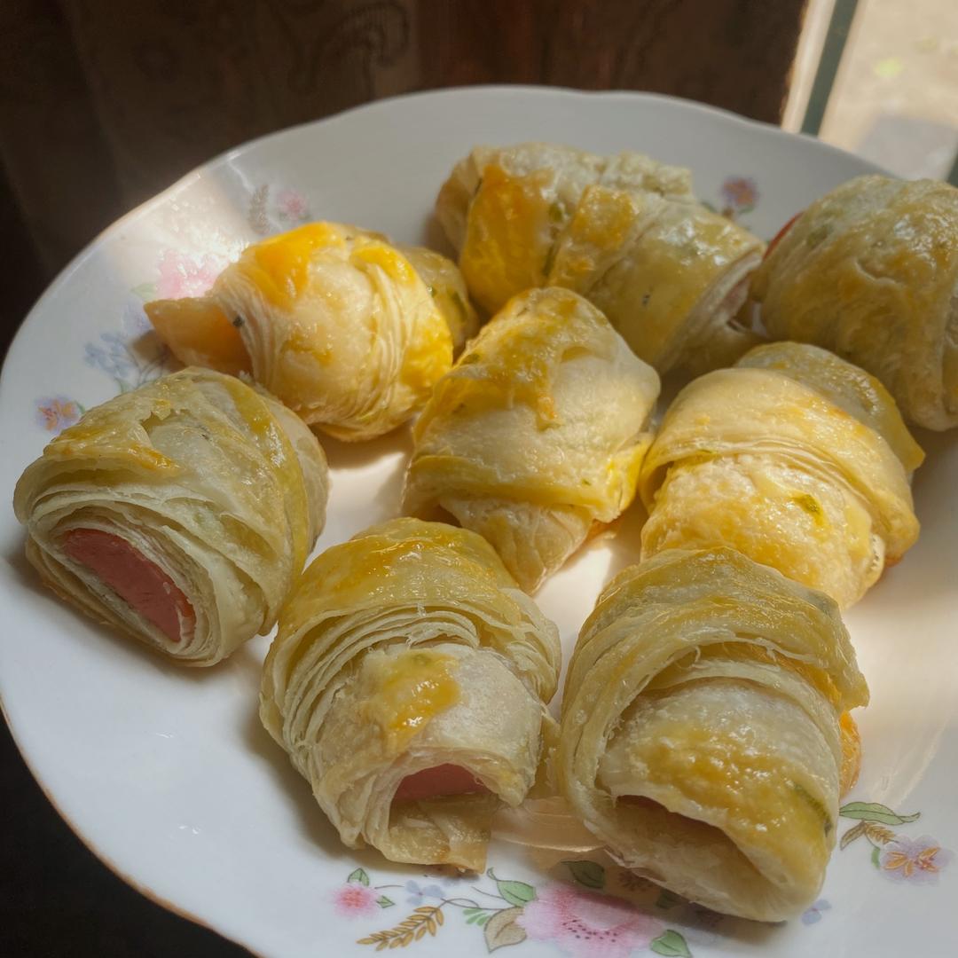 香肠酥皮卷：手抓饼皮还能这样吃，不用和面快速搞定早餐