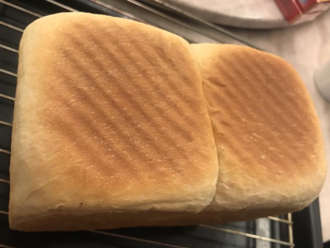 用烤箱自己做面包--手工牛奶吐司面包