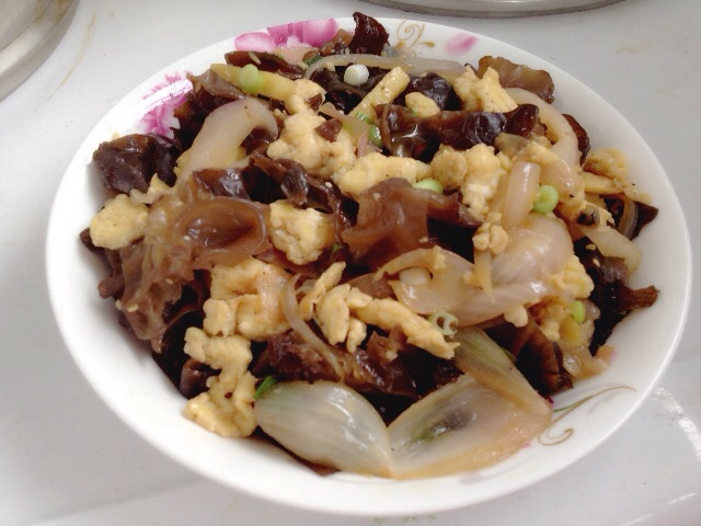 洋葱木耳炒土鸡蛋