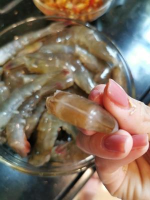 简易版油焖大虾的做法 步骤2