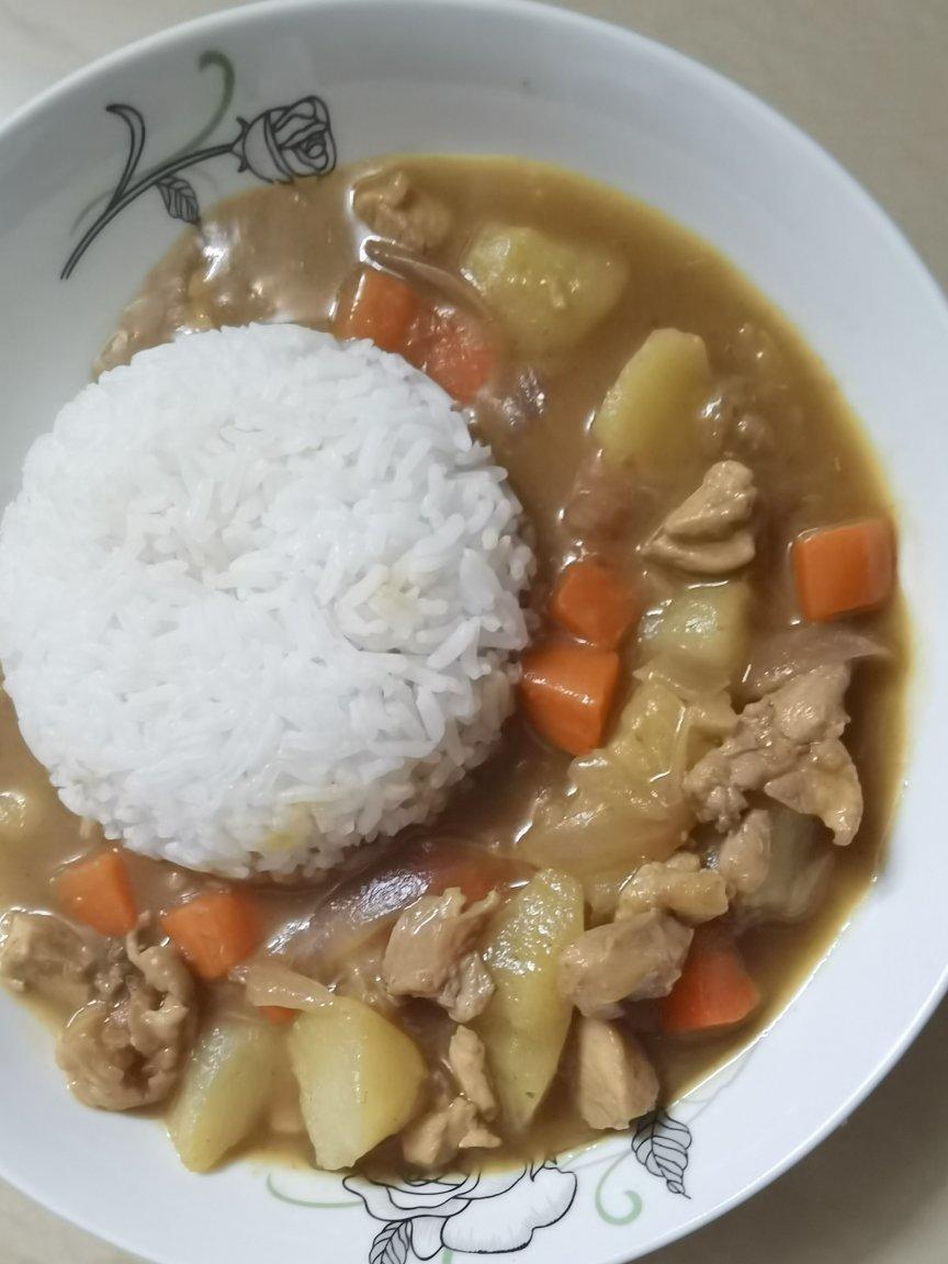 土豆咖喱鸡肉饭
