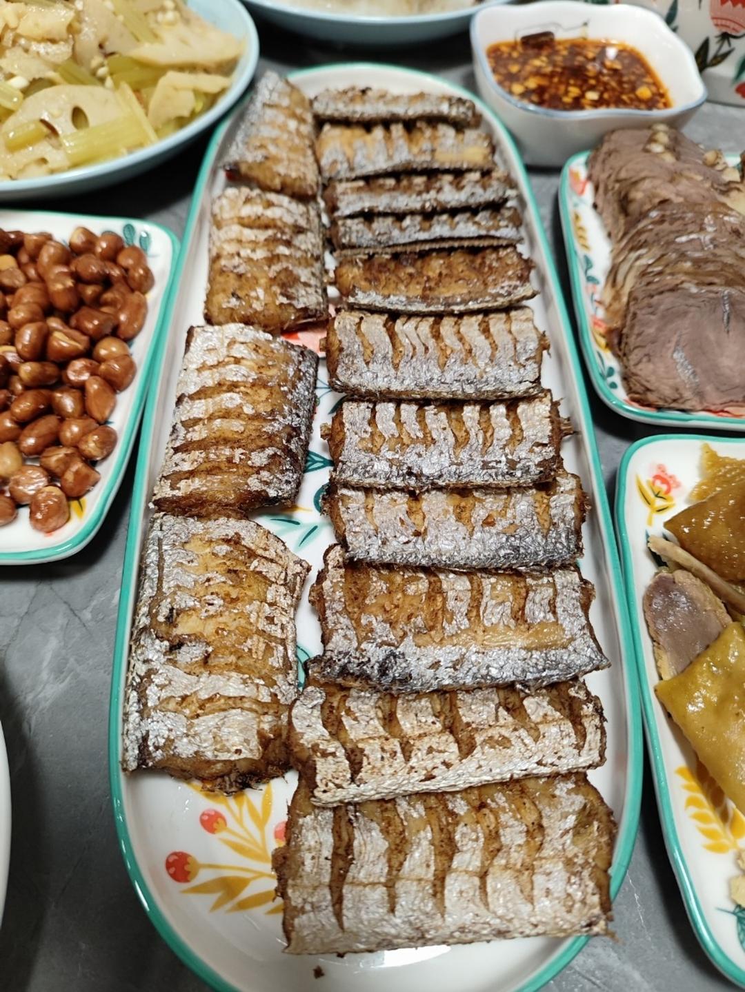 酥酥斑马纹带鱼（香酥椒盐炸带鱼）