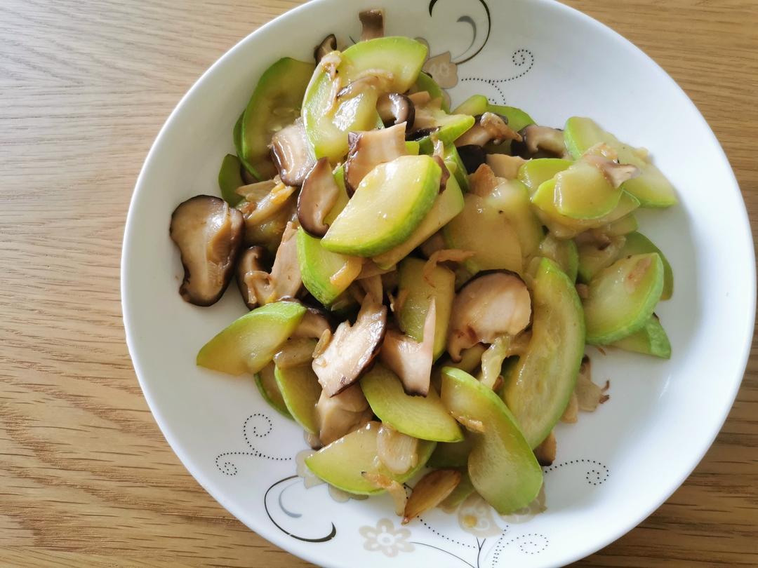 家常云南小瓜炒虾皮