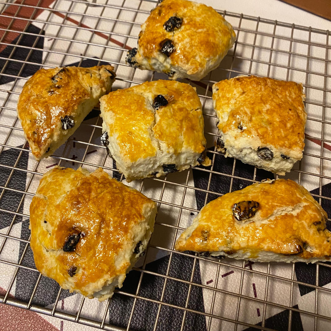 消耗淡奶油的司康