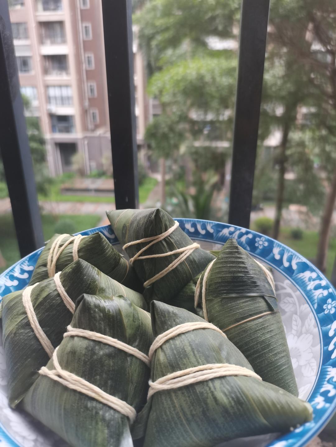飘着淡淡槐花香的鲜肉粽