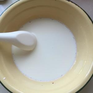 椰蓉牛奶小方块的做法 步骤2