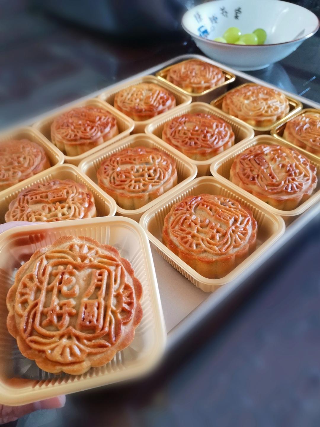 广式月饼—蛋黄莲蓉月饼