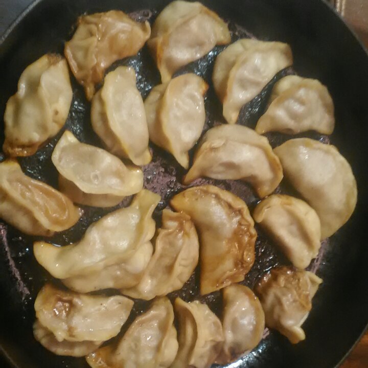 速冻水饺吃腻了吗~变锅贴吧(๑´ڡ`๑)