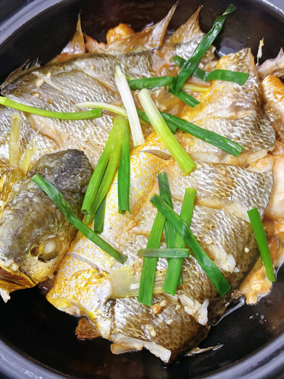 8分钟砂锅焖黄花鱼