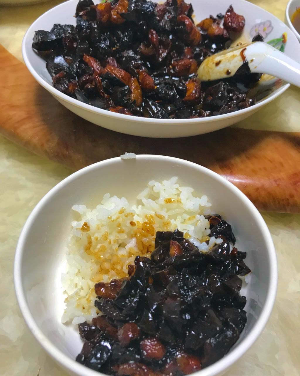 洋葱酥卤肉饭