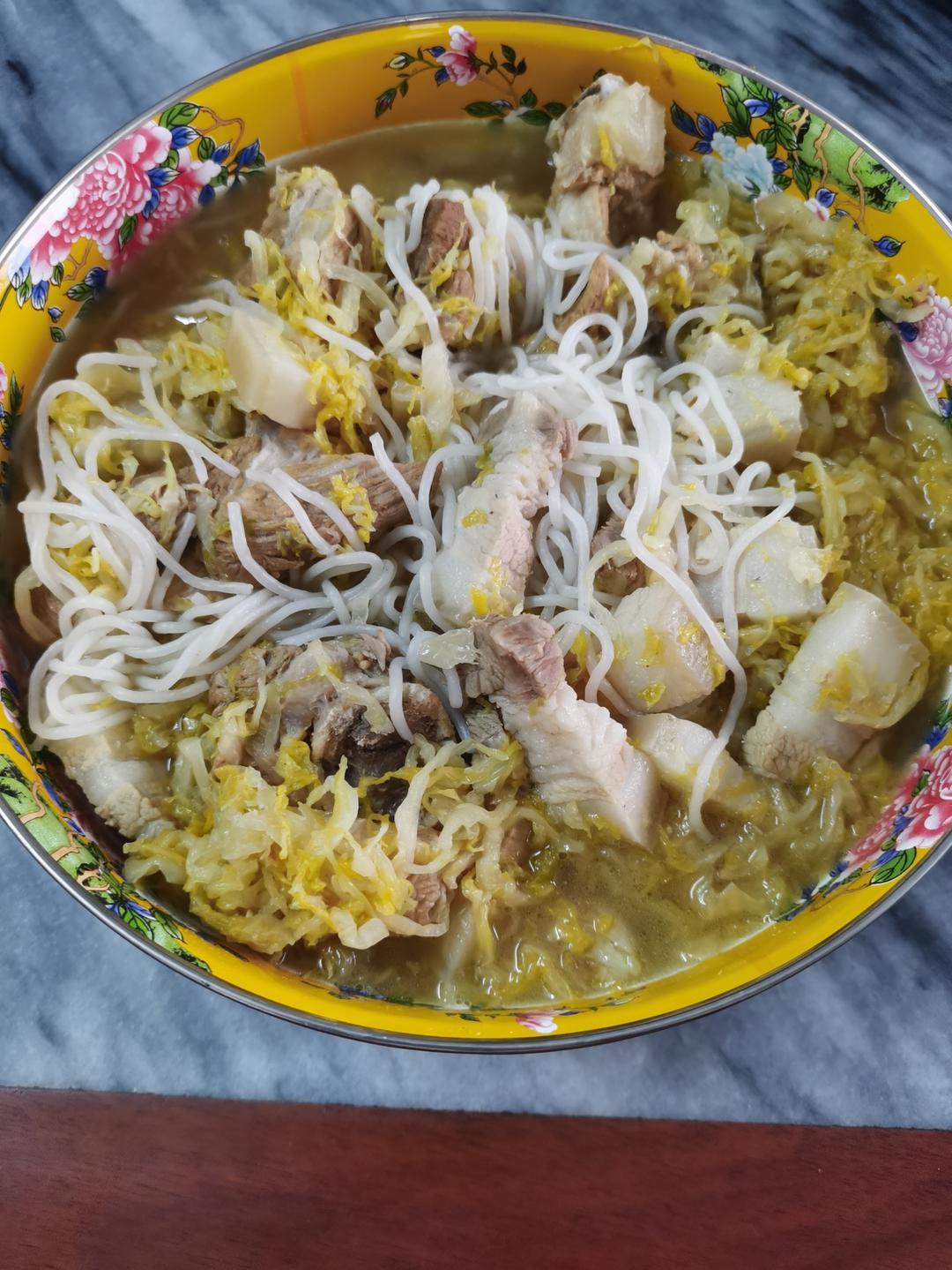 东北炖 之 大骨酸菜