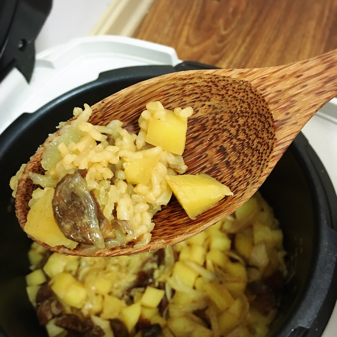 腊肠土豆焖饭（电饭锅版）