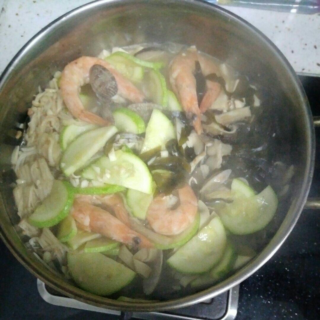 韩式海鲜大酱汤