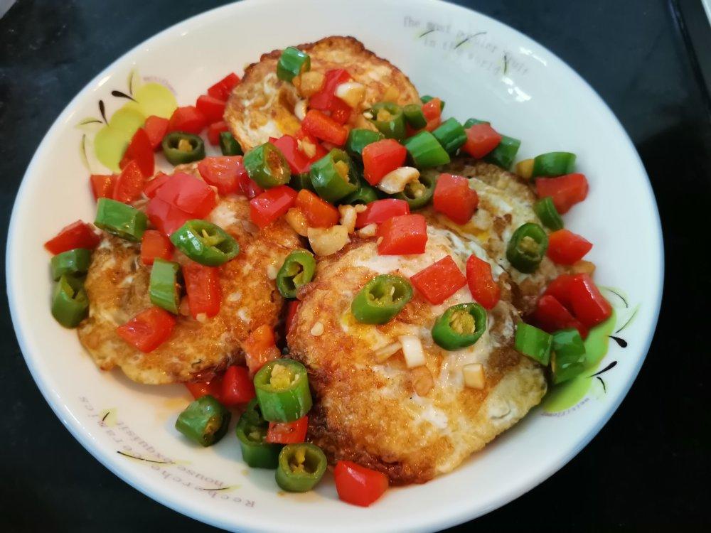 厨师长教你：“青椒炒荷包蛋”的家常做法，味道很赞先收藏起来