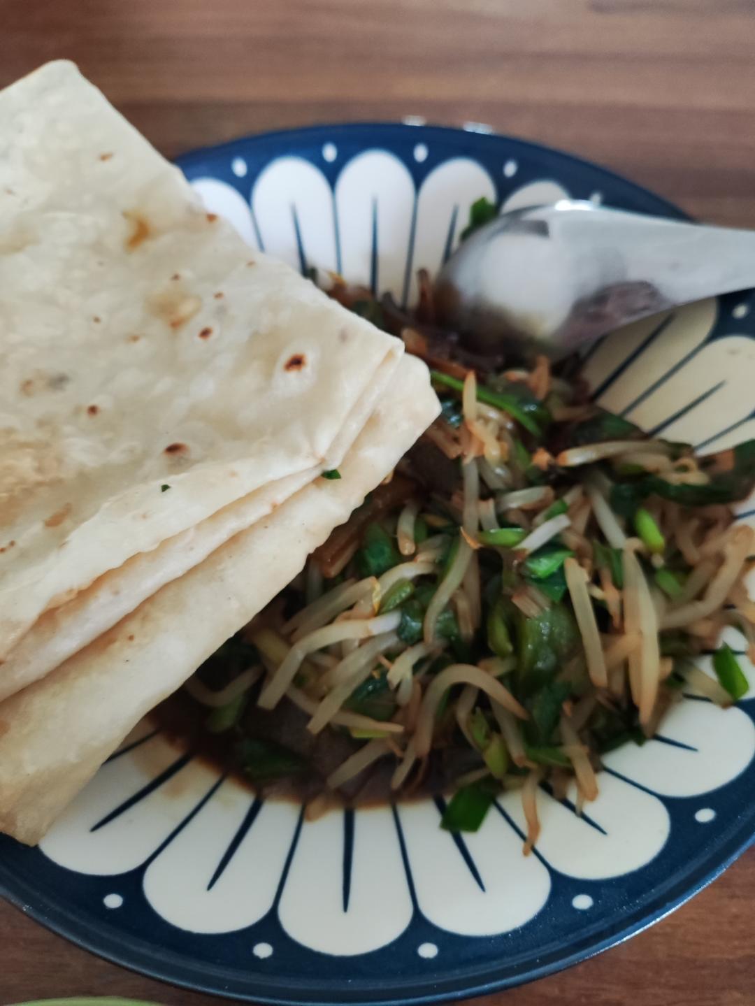 绿豆芽粉丝炒韭菜