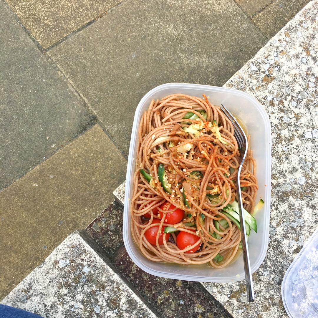黄瓜芝香凉拌面丨健康·三餐