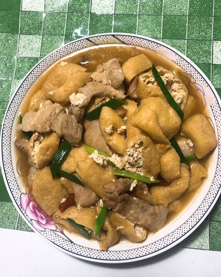 五花肉烧油豆腐