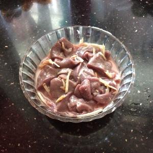 青菜猪肝汤的做法 步骤2