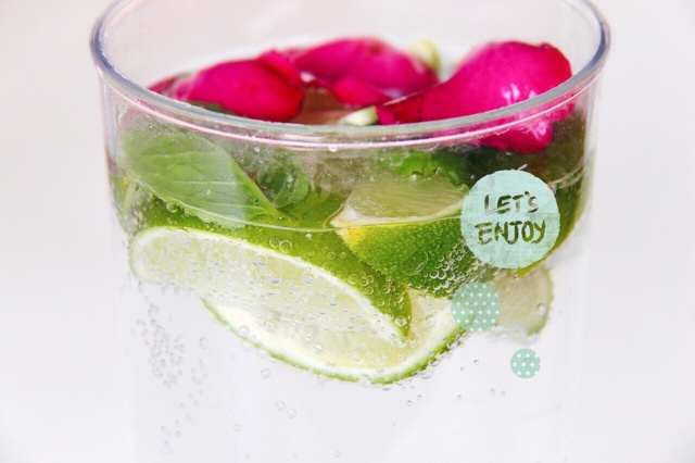 玫瑰青柠苏打水