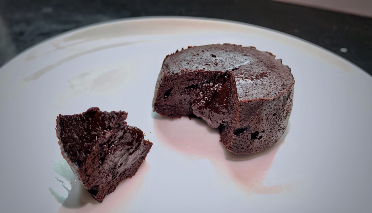 无面粉版巧克力熔岩流心蛋糕