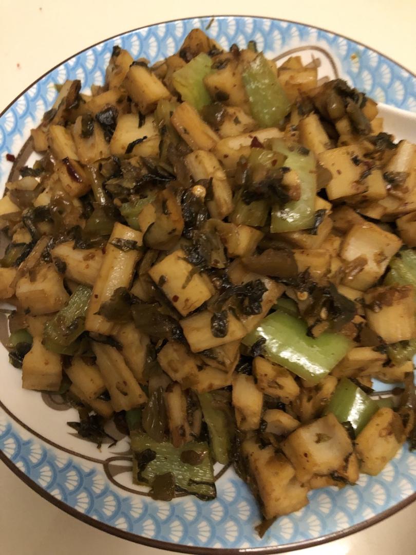 酸菜炒藕丁