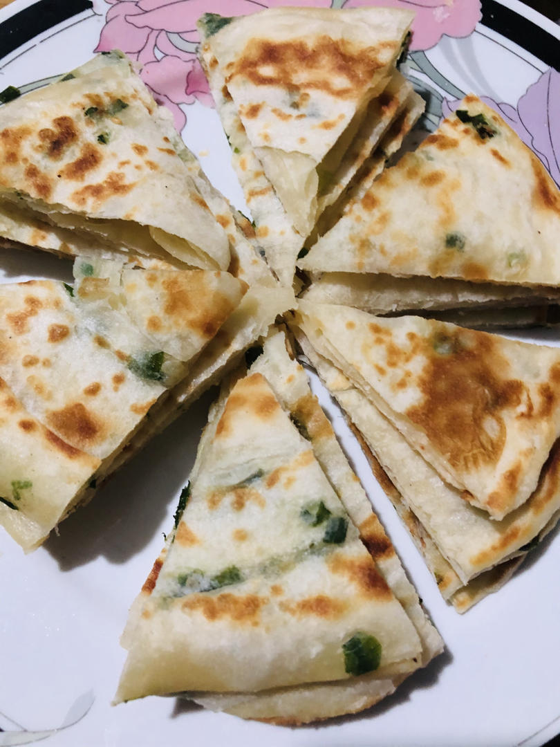 家常葱油饼 柔软多层 凉了也不硬 附细节视频详解