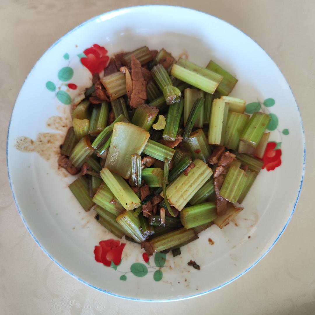 猪肉炒芹菜（小时候的家常菜）