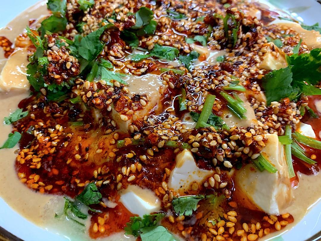 重庆老店的招牌菜，直接干掉几碗白米饭的——淋汁豆腐