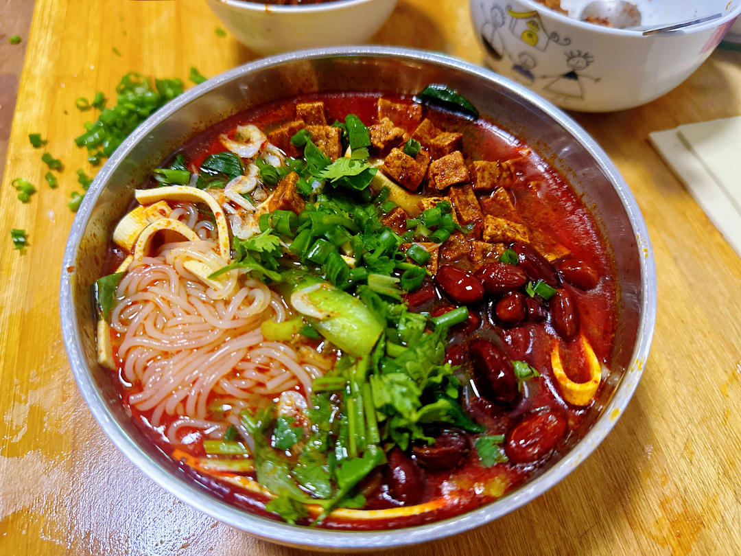 秒杀路边摊—麻辣红油米线