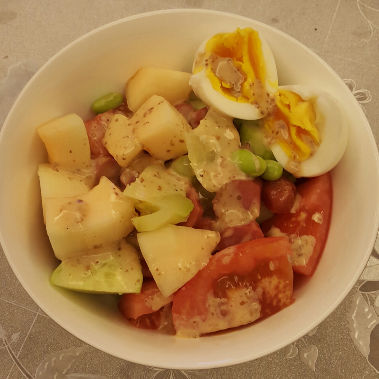 夏日清新-牛油果鸡蛋番茄沙拉