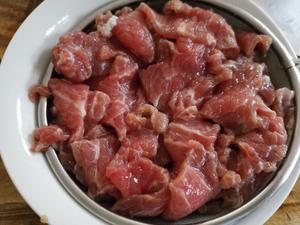 在家也能炒出鲜嫩营养的～西兰花炒牛肉的做法 步骤5