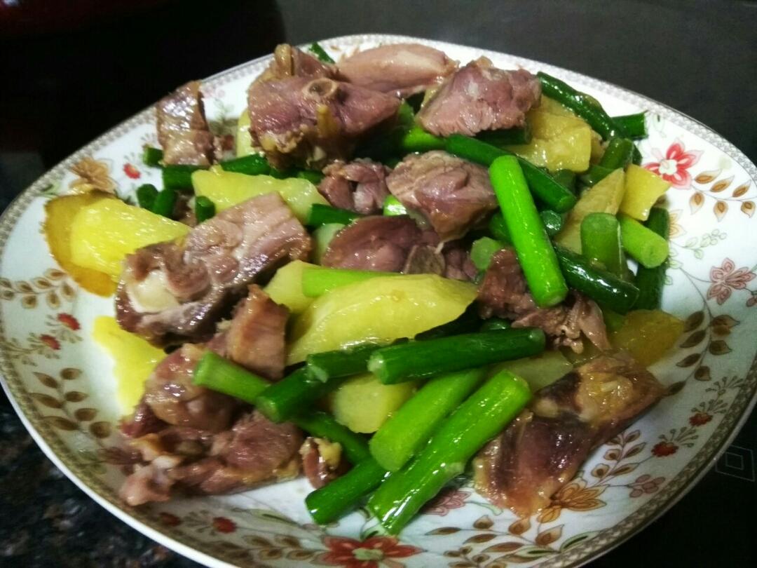 lala西米露做的蒜苗炒腊鸭腿