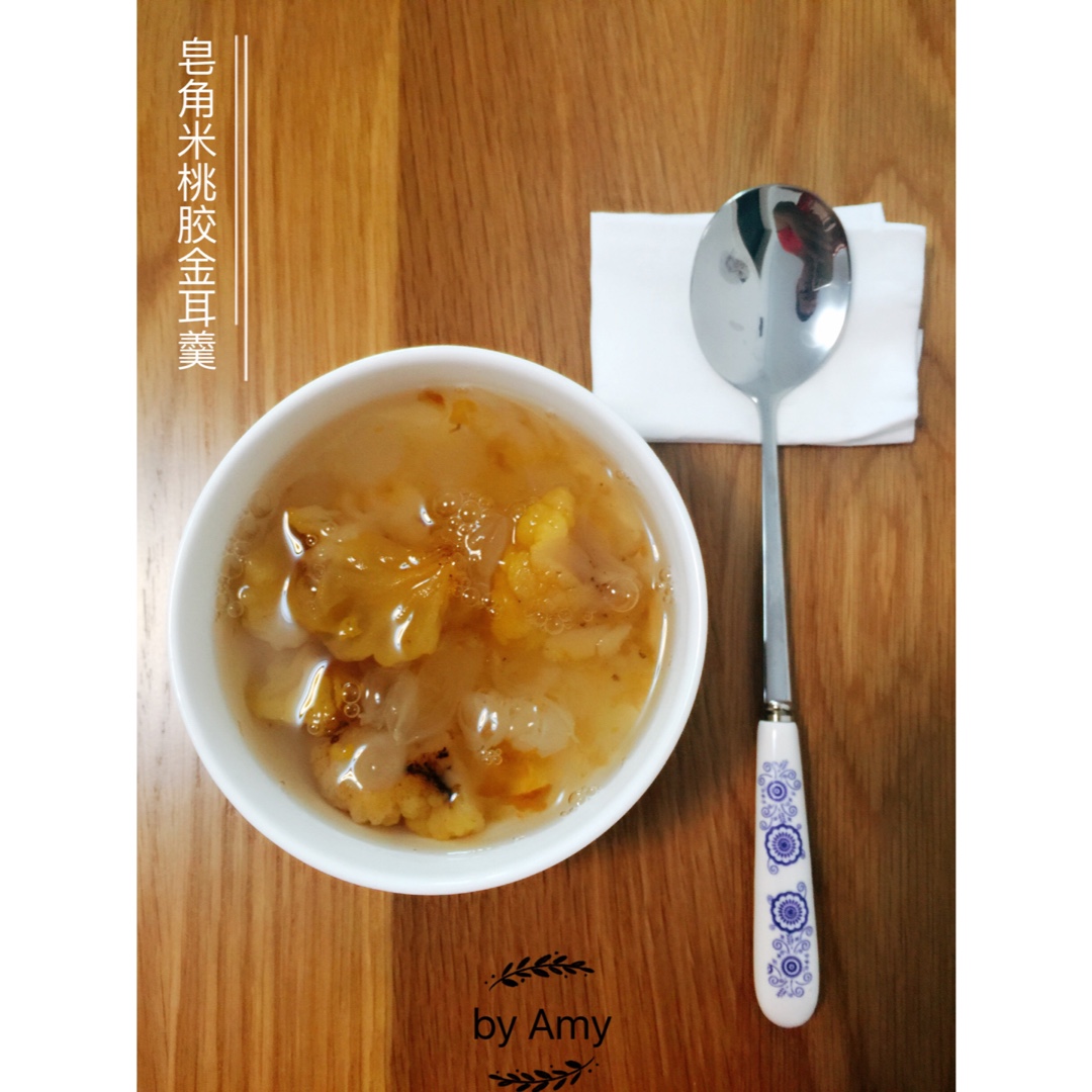 美容润肤 益气补血《桃胶皂角米百合银耳红枣羹》