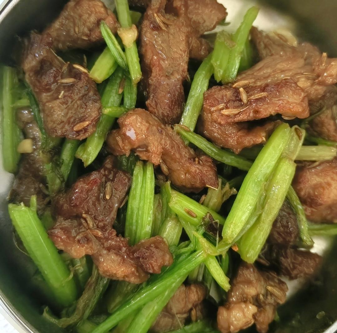 下饭神器又来了，试试这道芹菜炒牛肉！！