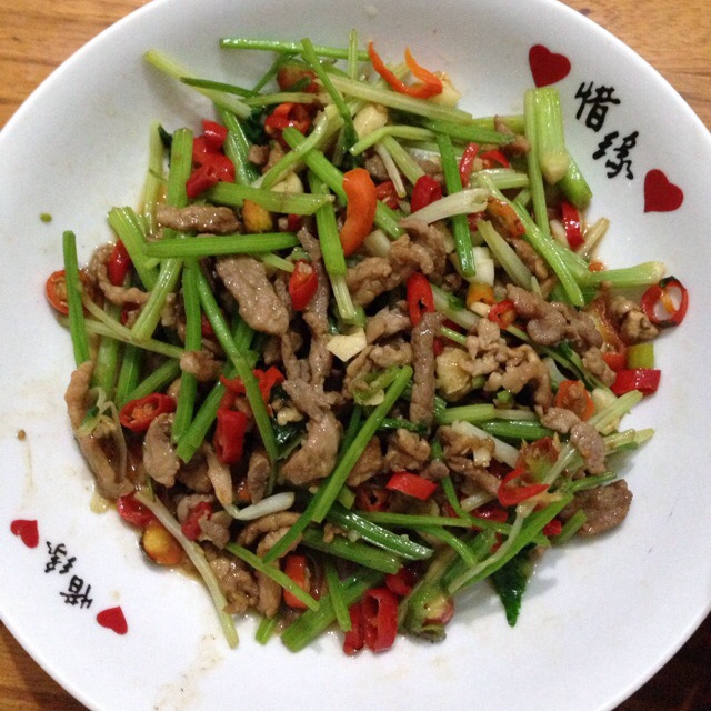 芹菜炒肉