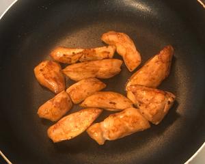 快手腌制，减脂必备：嫩到出水的鸡胸肉！的做法 步骤3