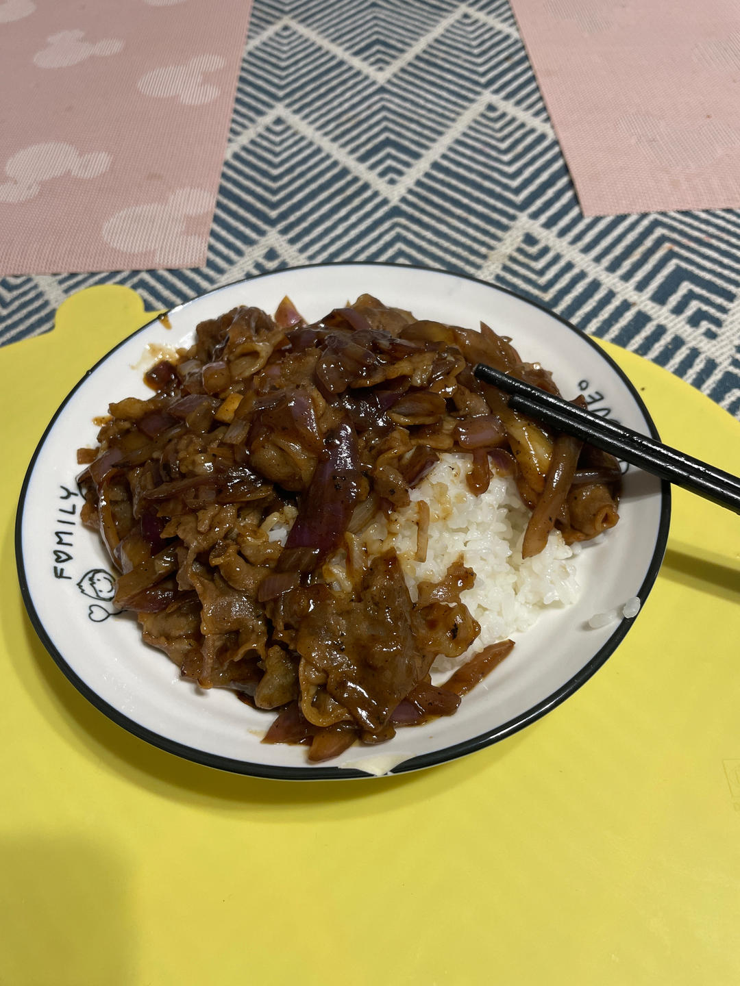 洋葱滑蛋肥牛卷/饭。一个人也要好好吃饭